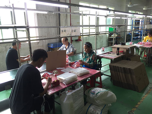成品包装流水线车间
