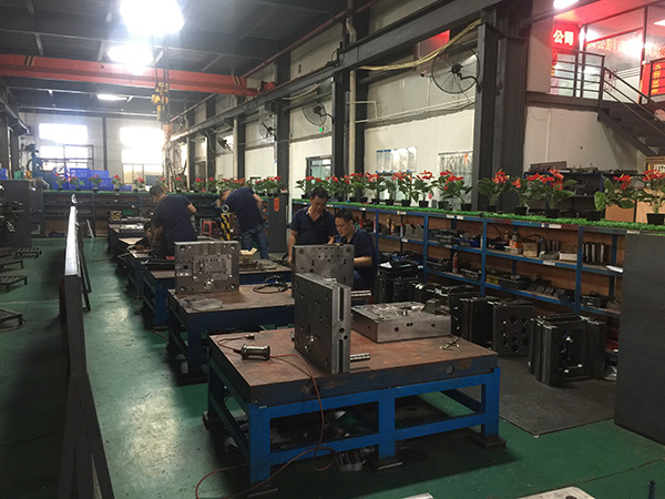 压铸模具车间
